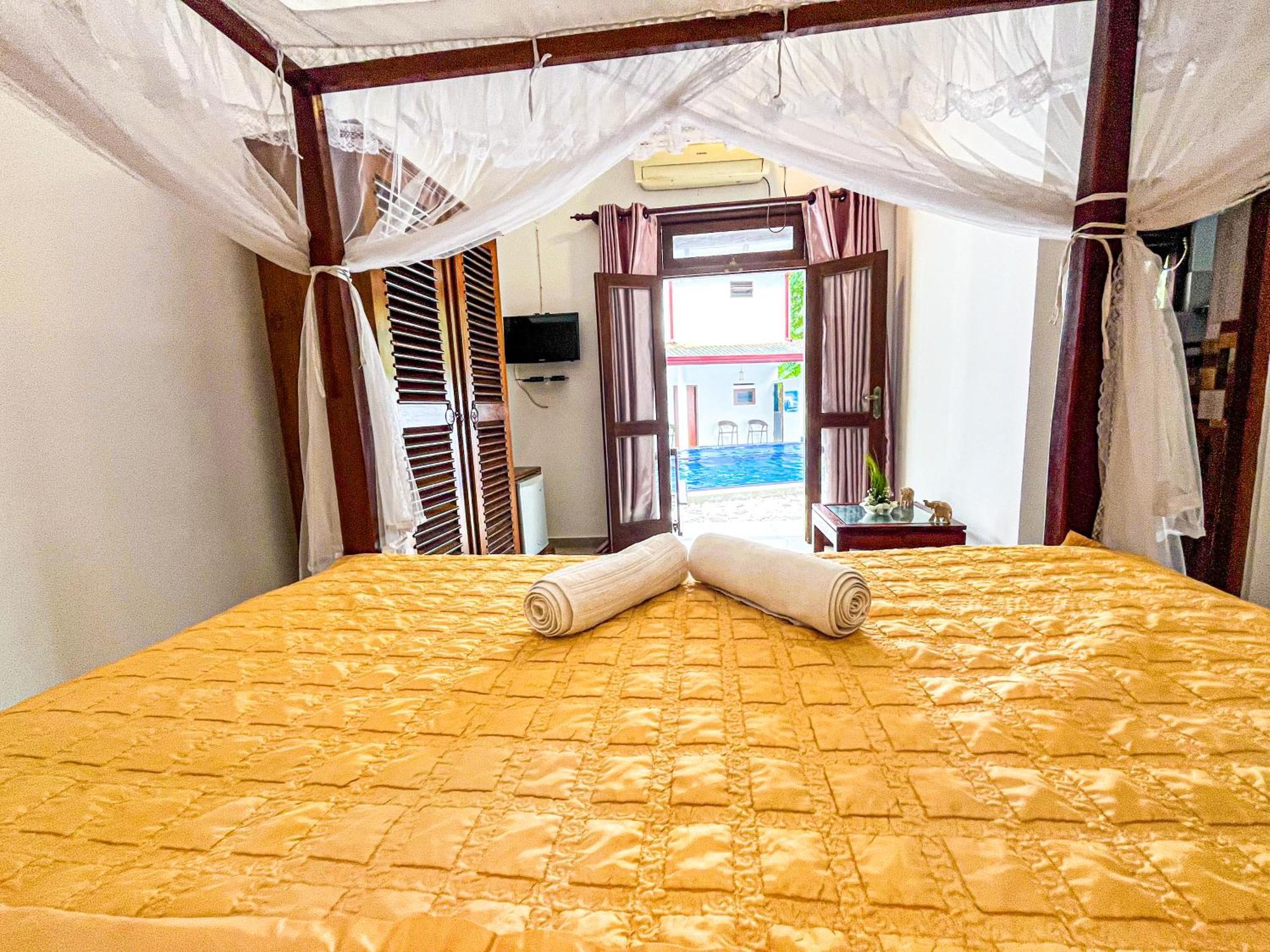 Galle Camellia Bagian luar foto